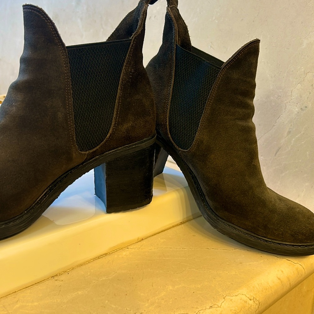 Ethem olive suede ankle boots Chelsea style